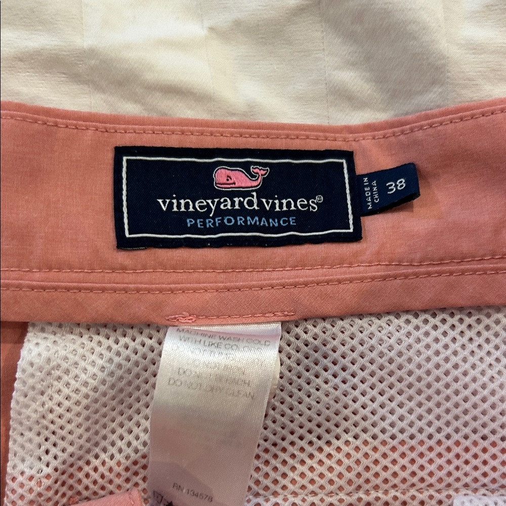 Vineyard Vines Performance Shorts in Pink